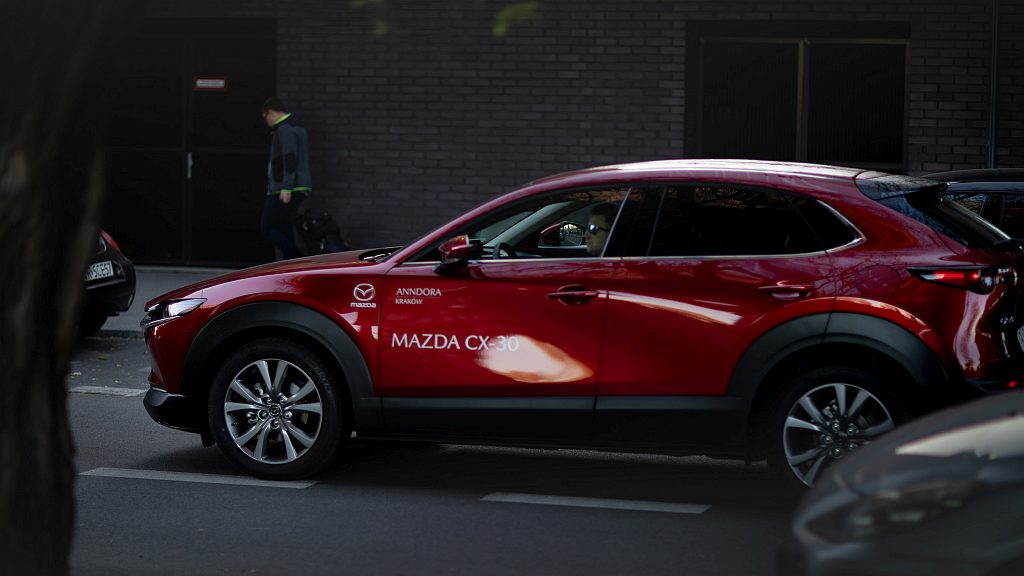 W rok od debiutu w salonach Mazda CX30 drugim najchętniej