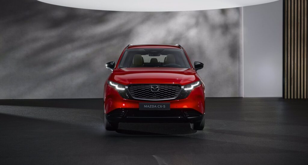 Samochód Mazda CX-5 (widok od przodu)
