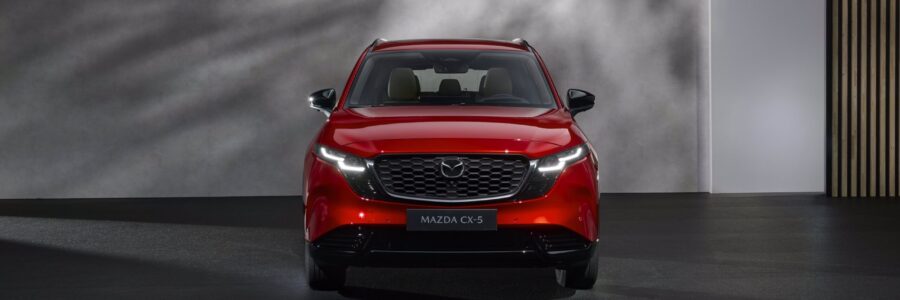 Samochód Mazda CX-5 (widok od przodu)